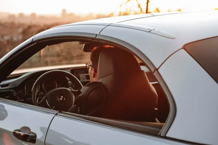 Windshield Feature to Reduce Glare and Improve Safety