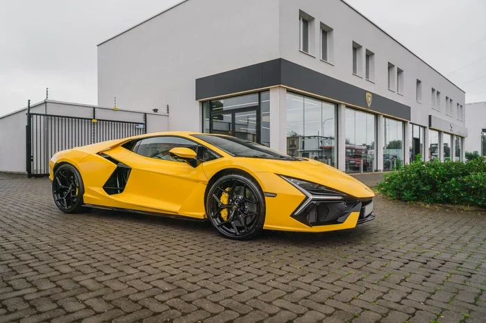 The Stunning Lamborghini Signature Colour Giallo Explained