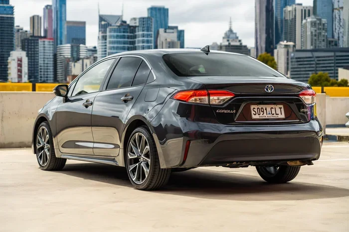 When Does a Toyota Corolla Hybrid Switch to Gas Power